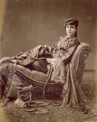 Eine türkische Dame sitzt, um 1880